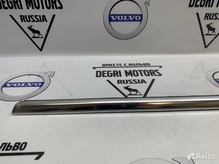 Молдинг стекла передней правой двери Volvo XC70