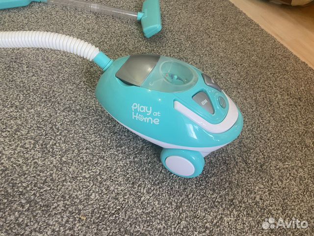 Игрушечный пылесос