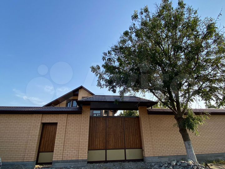 Дом 300 м² на участке 9,5 сот.