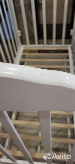 Детская кроватка с маятником