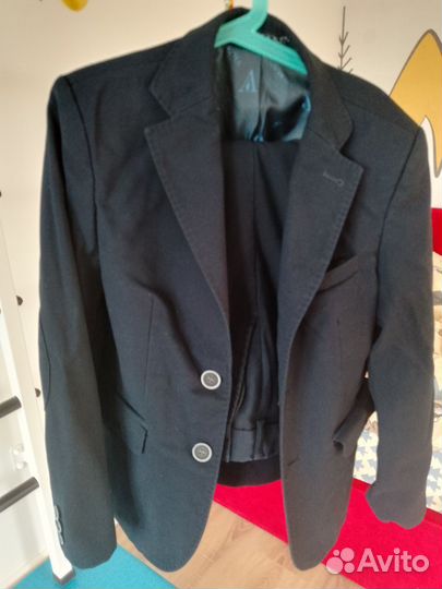 Школьный костюм для мальчика 140р