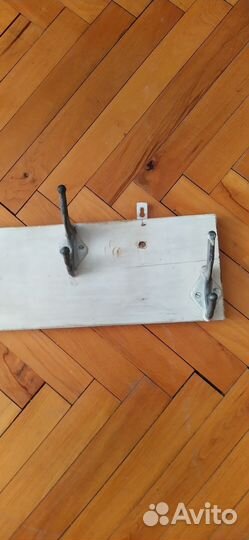 Вешалка настенная