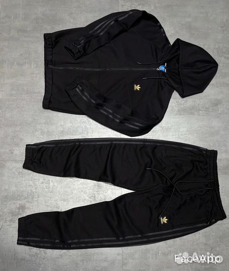 Спортивный костюм adidas