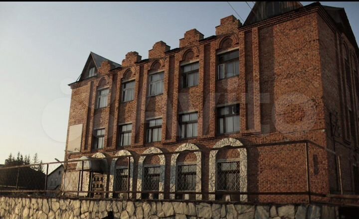 Дом 1000 м² на участке 23 сот.