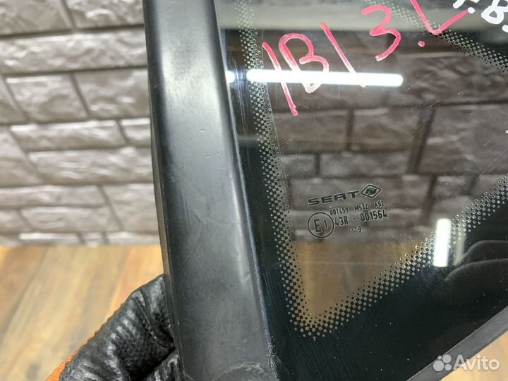 Seat Ibiza Стекло кузовное глухое левое и правое