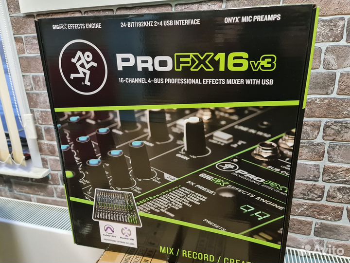 Mackie ProFX16v3 микшерный пульт