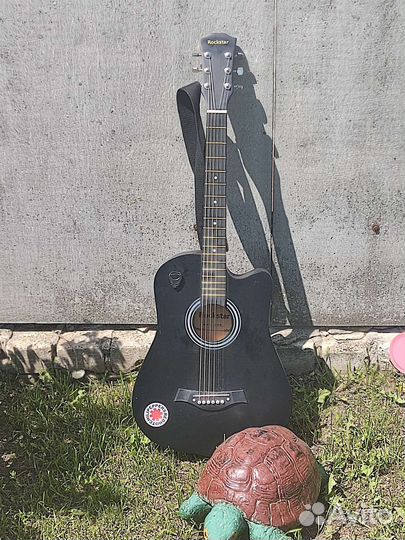 Акустическая гитара