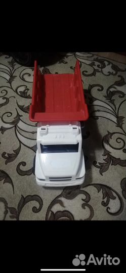 Машина игровая