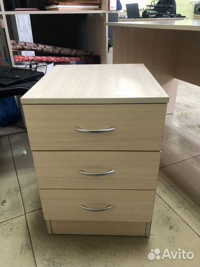 Офисная мебель бу столы тумбы