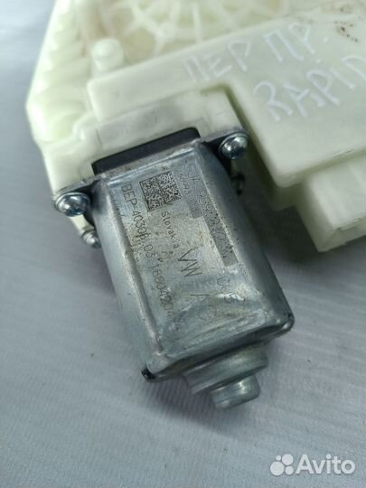 Моторчик стеклоподъемника Skoda Rapid