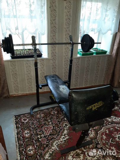 Скамья для жима лежа со штангой