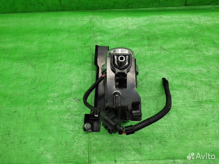 Насос вакуумный 8E0927317F оригинал контракт VAG