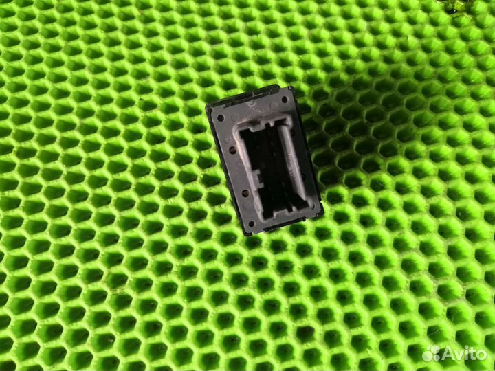 Кнопка зеркал Ниссан Р несса