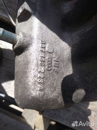 Коллектор впускной Volkswagen Passat B3 1.8