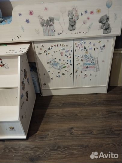 Детская кровать чердак со столом и шкафом