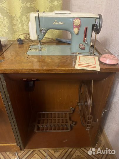Швейная машина LADA (Чехословакия)