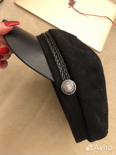 Кепи суконные H&M и Terranova