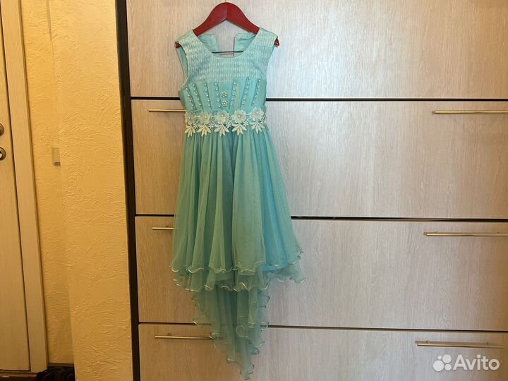 Платье для девочки 6-8 лет шлейф