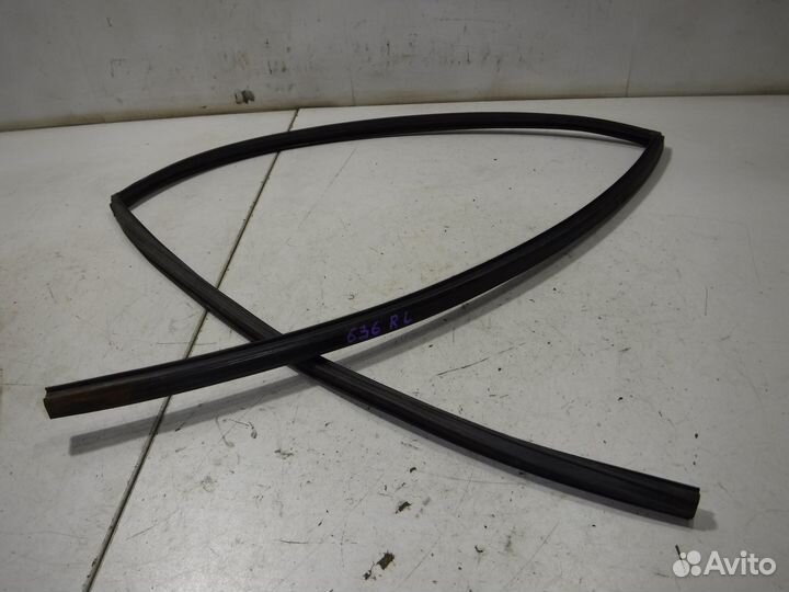 Уплотнитель стекла двери Toyota Corolla E12