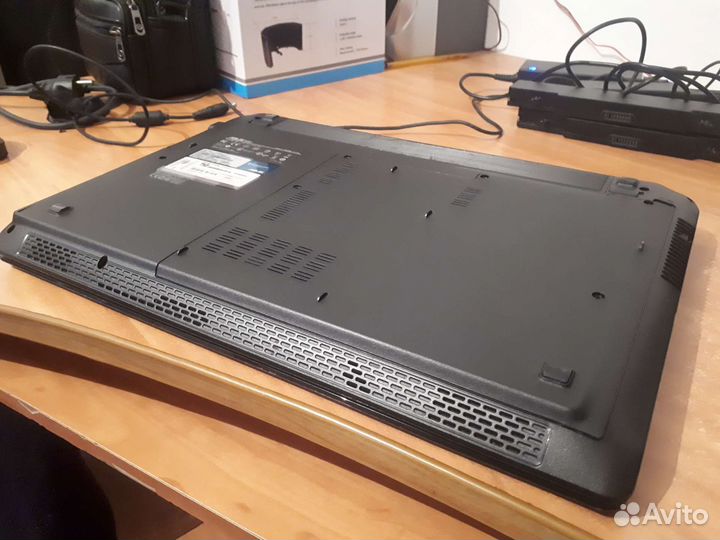 Asus i3, 6gb, ssd250, v1G