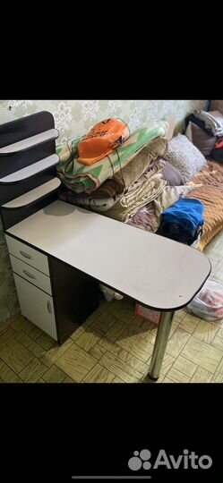 Маникюрный стол