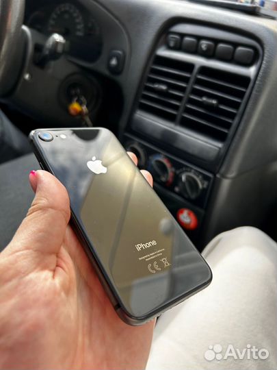 iPhone 8, 64 ГБ