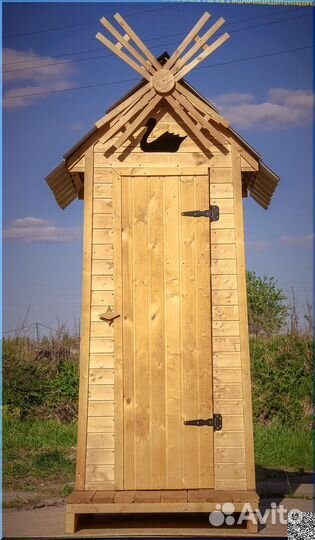 Уличный туалет деревянный