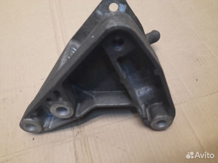 Кронштейн двигателя задний Opel Insignia 2008-2017