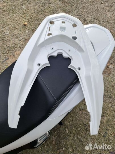 Honda PCX Задний пластик (накладка) пассажира