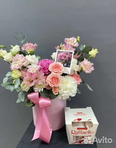 Композиция в шляпной коробке