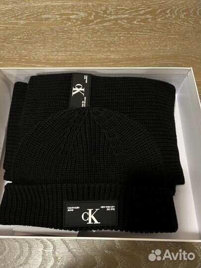 Комплект шапка и шарф Calvin Klein