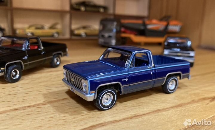 Коллекционная модель от auto world 1/64