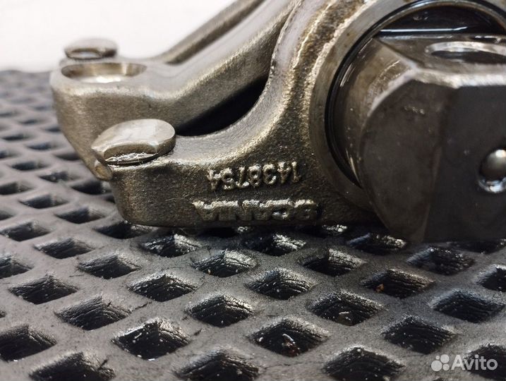 1895271 Вал рокеров