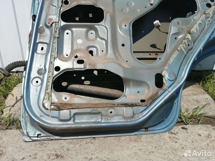Nissan Almera N16 00- Дверь задняя правая