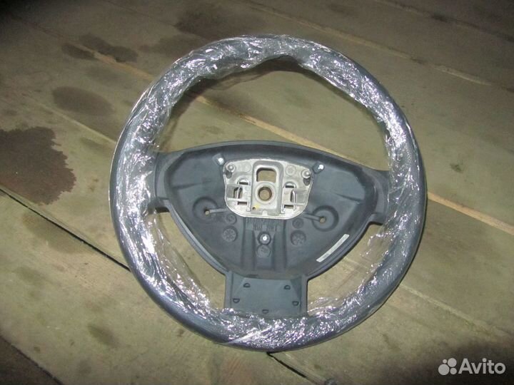 Рулевое колесо Nissan Terrano