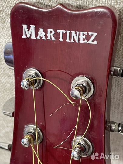 Акустическая гитара