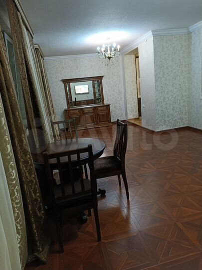 3-к. квартира, 82 м², 1/4 эт.