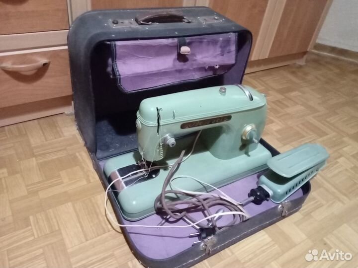 Швейная машинка Волга