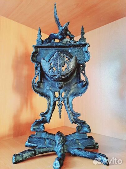 Подчасник Орел на стене замка. касли