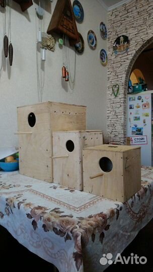 Домик - гнездо для попугаев