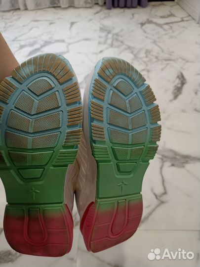 Кроссовки женские 38 размер