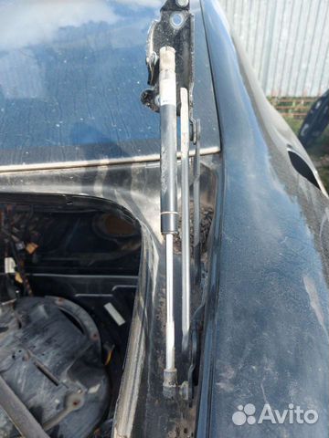 Петля крышки багажника на Volkswagen Phaeton