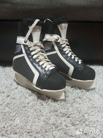 Коньки хоккейные 36р