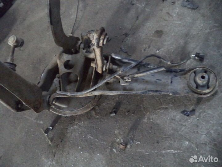 Рычаг задний продольный левый со ступицей