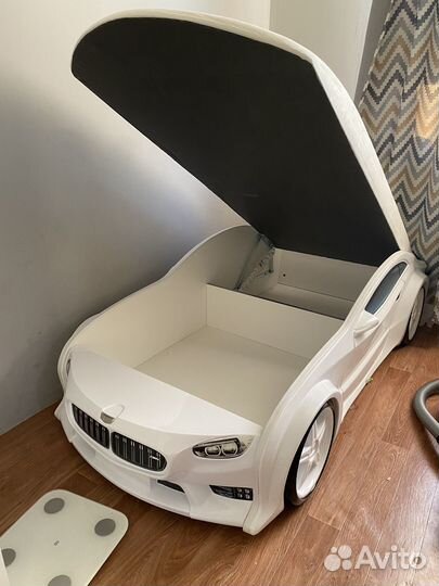 Детская кровать машина