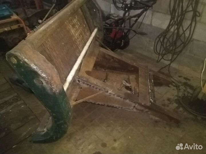 Лесной нож толкатель