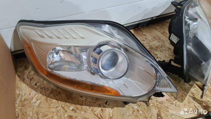 Ксеноновые фары Ford Kuga 1