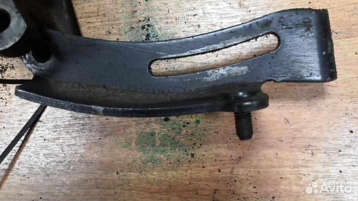 Кронштейн генератора Нижний\ верхний Mazda 626 FS