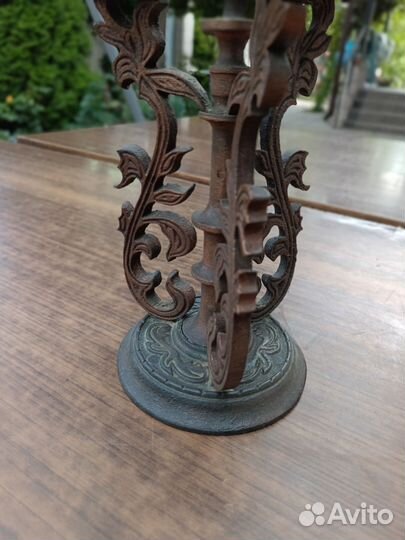 Старинный подсвечник