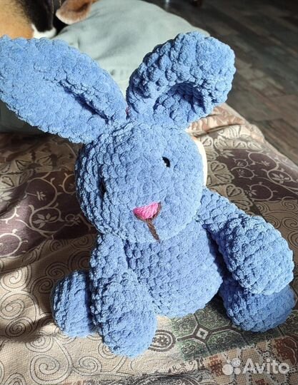 Вязанный зайчонок